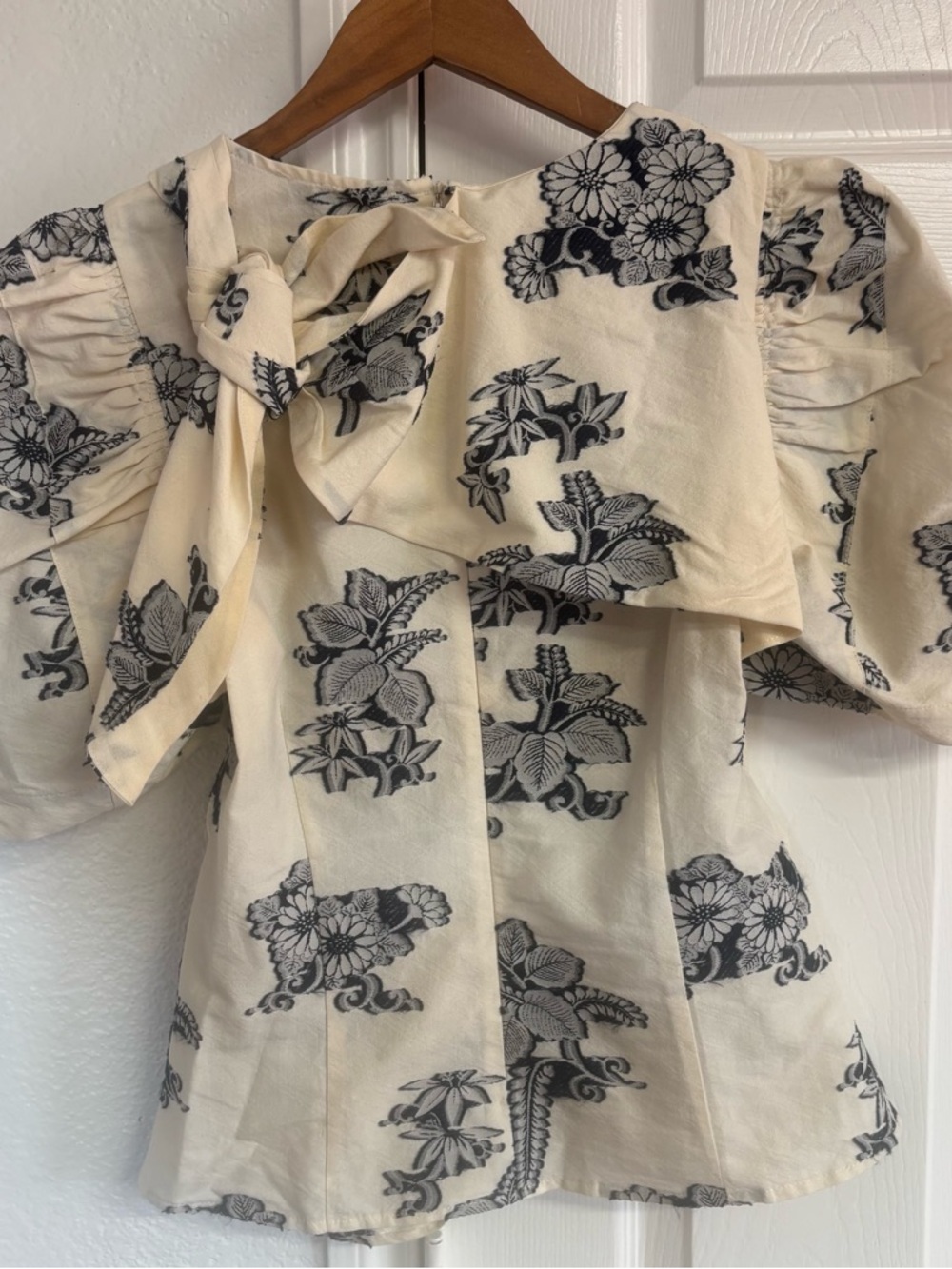 Sea New York Cream Floral Coupe Cinched Short Sleeve Blouse Top Size 4 - Picture 2 of 4